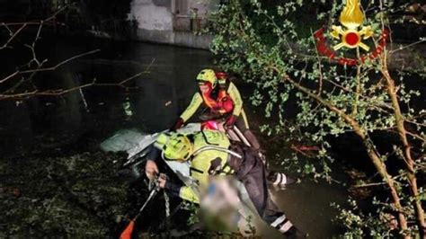 Pordenone, coppia in auto finisce nel lago: morto un。